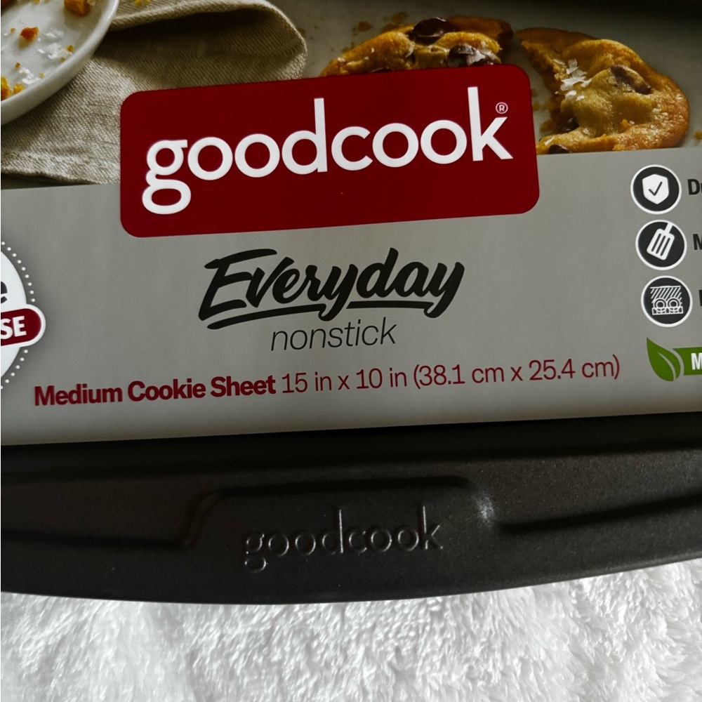GoodCook Nonstick Cookie Sheets. Set of 3 sheets. - Picture 7 of 8